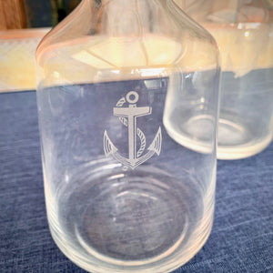 Carafe en verre de la Marine nationale gravée de l'ancre.
