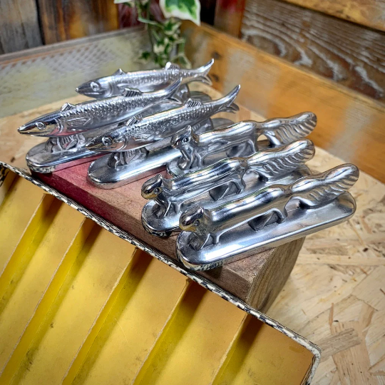 6 Portes couteaux couverts zoomorphe en métal. Dans le style de Sandoz et Rabier Art Déco années 30/40