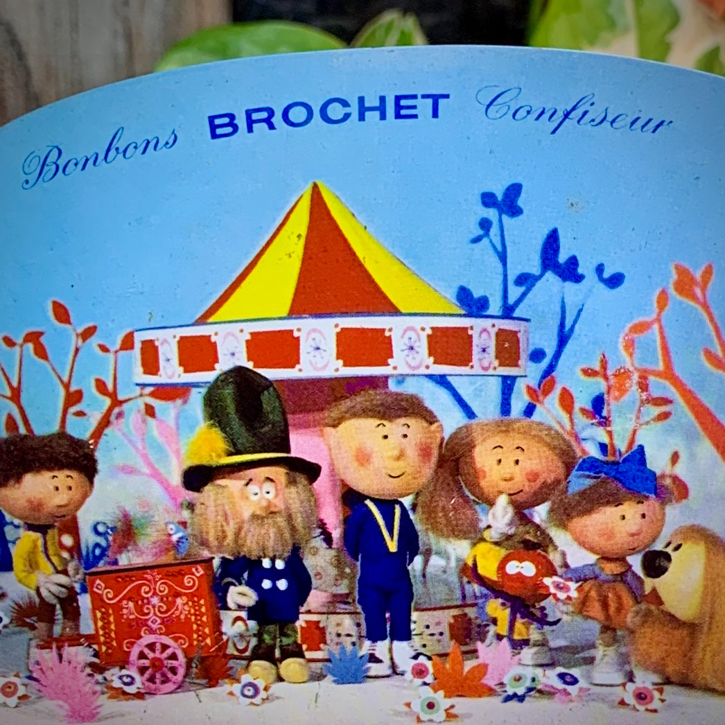 Boite pour bonbons Brochet en tôle sérigraphié du manège enchanté, ORTF.