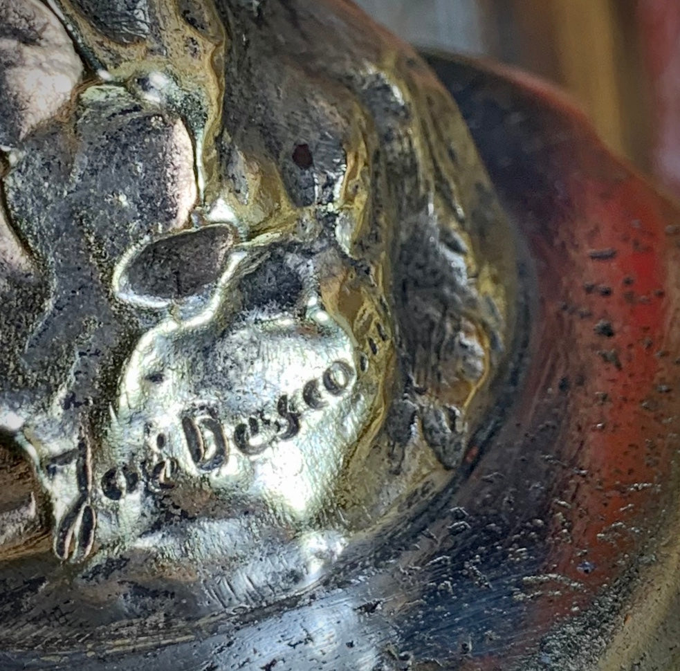 Faune courant. Mascotte automobile en bronze argenté signée de Joé Descomps (Joseph Emmanuel Cormier).