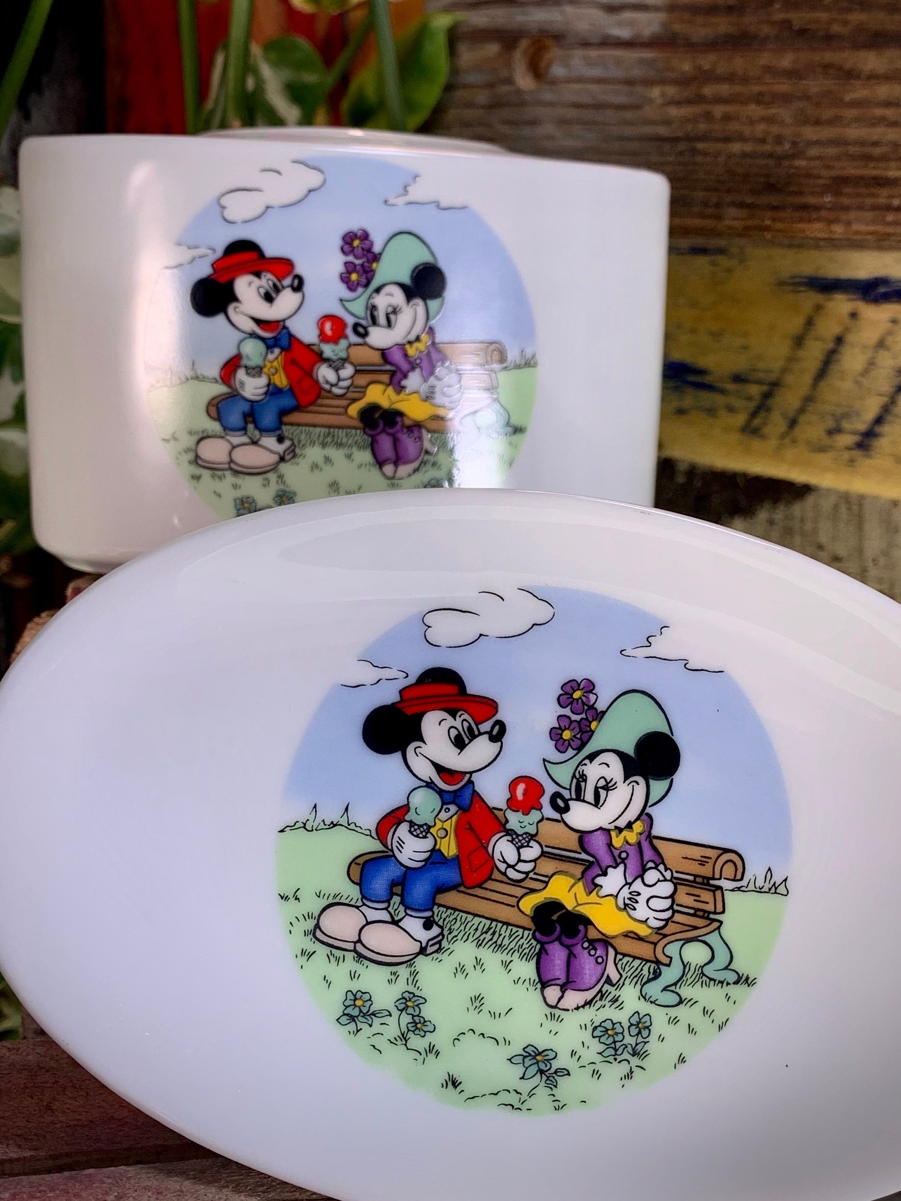 Ensemble de toilette en porcelaine Minnie, Mickey, Walt Disney Production.