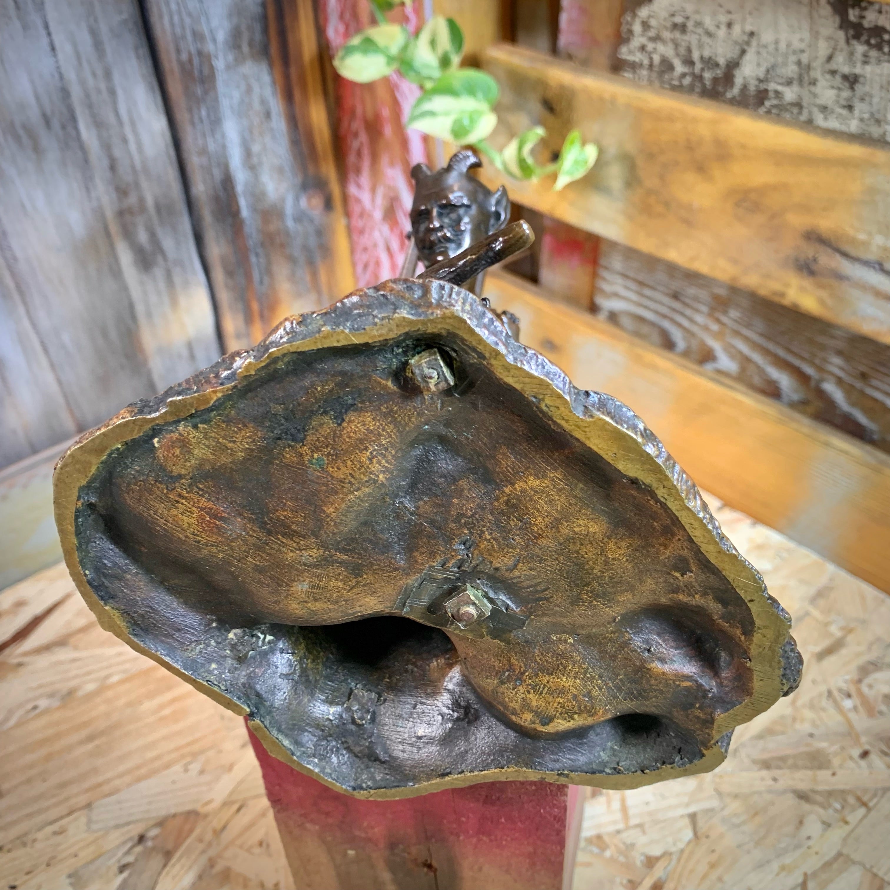 Pyrogène de table en bronze représentant un faune ou ramoneur. Fin 19eme.