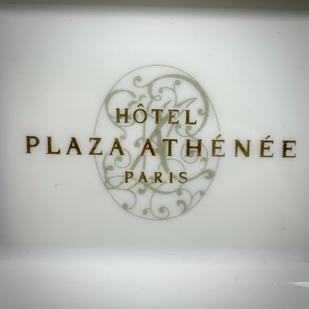 Cendrier vide poche. Hotel Plaza Athénée Paris. Porcelaine Royal Limoges.