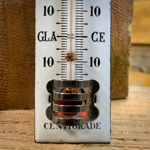 Thermomètre émaillé. Centigrade. Etiquette "Au bon marché Paris". 1900.